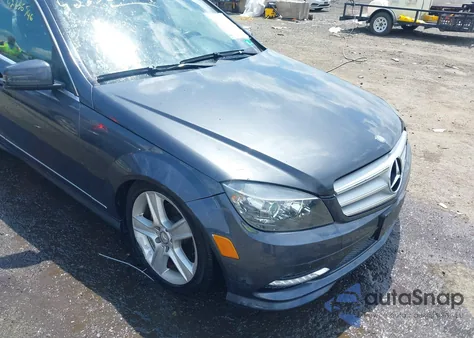 2011 Mercedes-Benz C 300 Luxury 4Matic/Sport 4Matic z USA, uszkodzony, nr VIN WDDGF8BB3BF643085